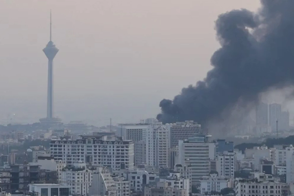 "نيوزويك": الحرس الثوري يعلن استعداده لاستئناف الحرب.. وعراقجي يضع شروط التفاوض