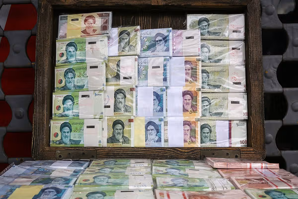 همزمان با اوجگیری نرخ ارز و تورم، اسکناس در ایران کمیاب شده است