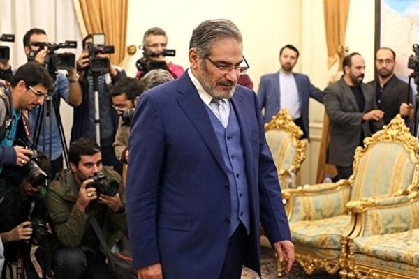 خاص: علاقة شمخاني بزعيم تجارة المخدرات في إيران من الأسباب الرئيسية لاستقالته