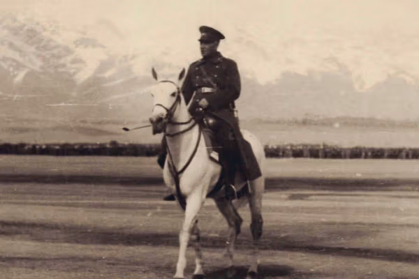 صدمین سالگرد انقراض قاجار؛ رضاخان چطور رضاشاه شد؟