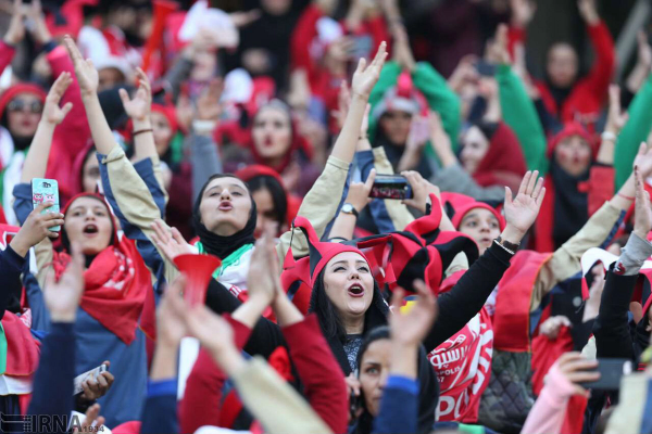 إثر تهديد "الفيفا" طهران تسمح للنساء بمشاهدة مباراة إيران وكوريا الجنوبية