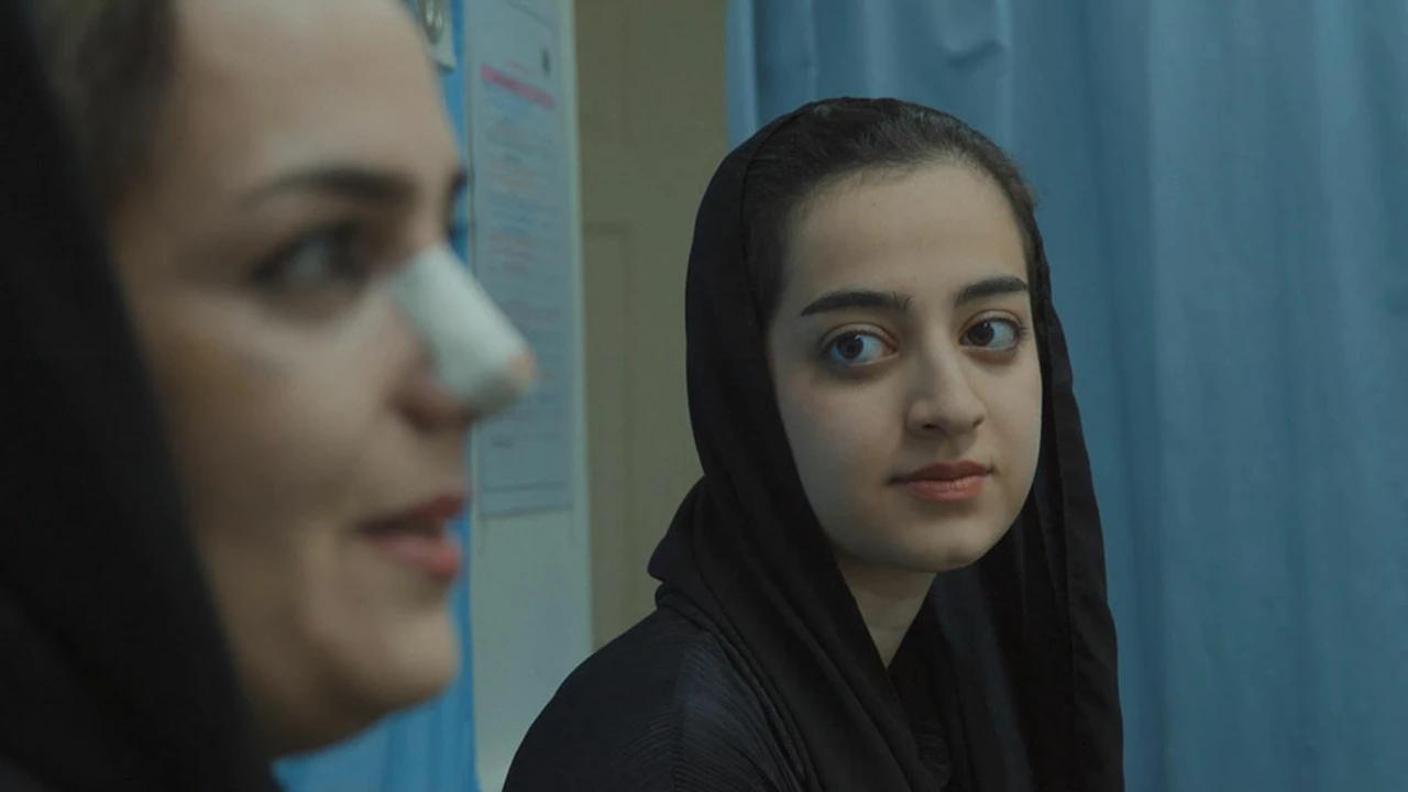 صحنه‌ای از فیلم «تهران، زیر پوست»