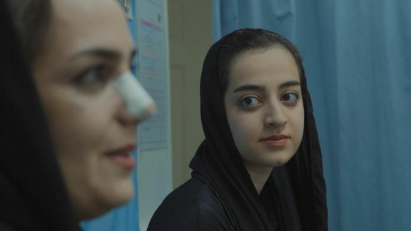 صحنهای از فیلم «تهران، زیر پوست»