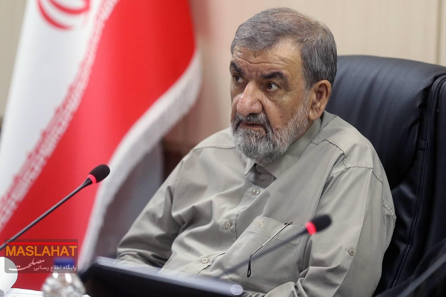 قائد سابق بالحرس الثوري:المسؤولون يجب ألا يبقوا في حالة تردّد بين السلام والحرب