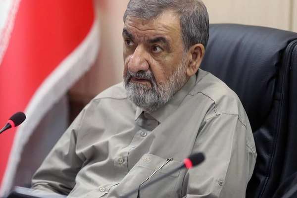 محسن رضایی: مسئولان نباید در فضای تردید و ابهام صلح و جنگ باشند