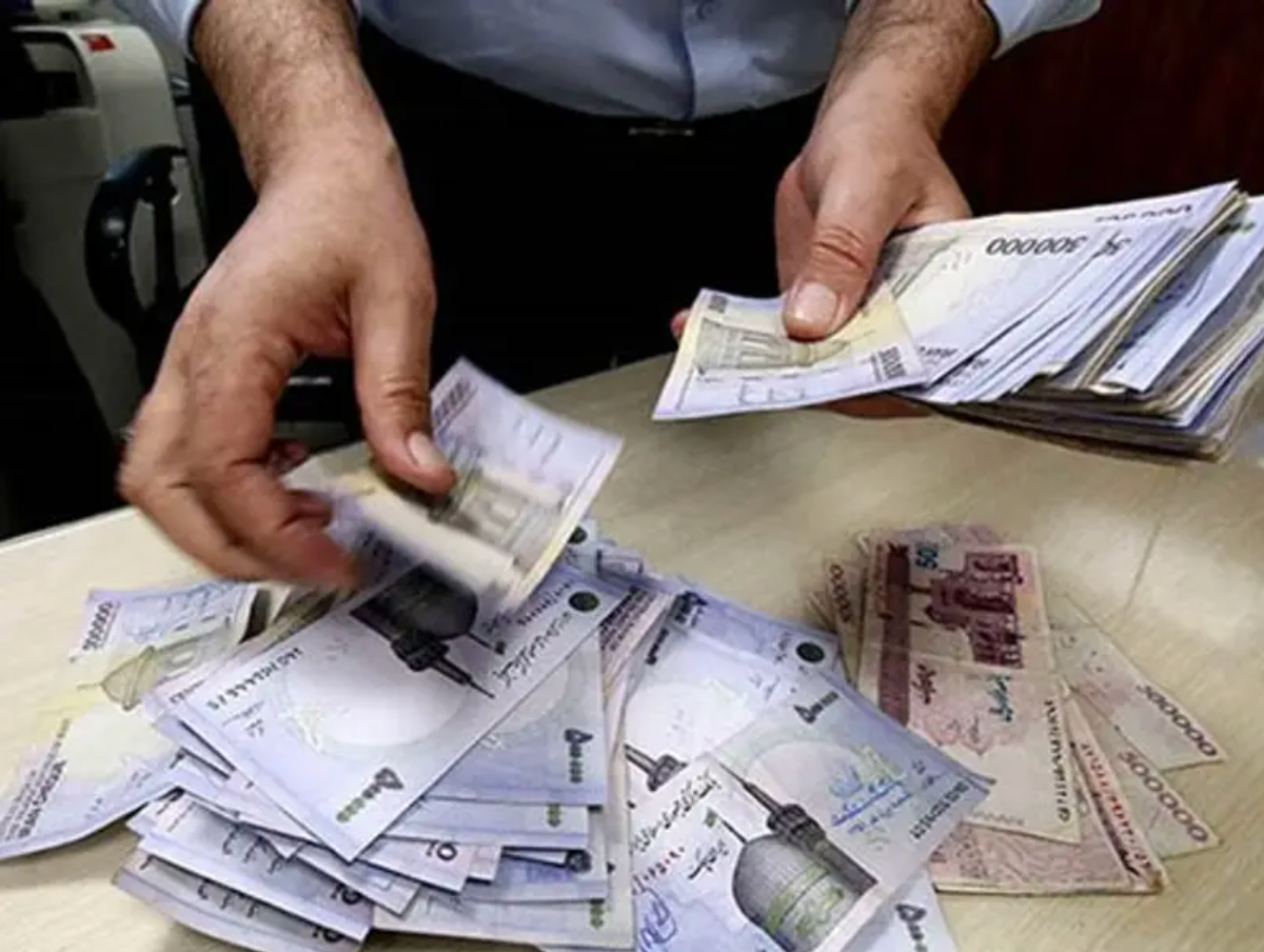 صحيفة إيرانية: توقعات بتضاعف عجز الموازنة بسبب تراجع الموارد بنسبة كبيرة