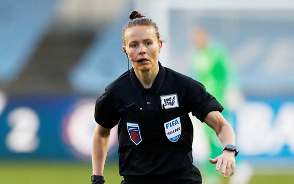 در مسابقه فولام-برنلی رخ میدهد؛ ربکا ولش، اولین داور زن تاریخ لیگ برتر انگلستان