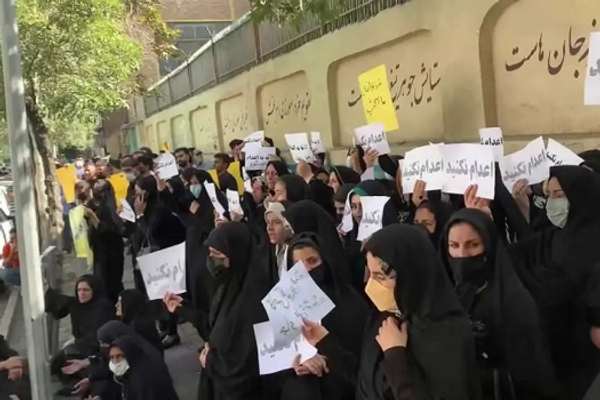 Iranian Security Threatens Families Of Death Row Prisoners