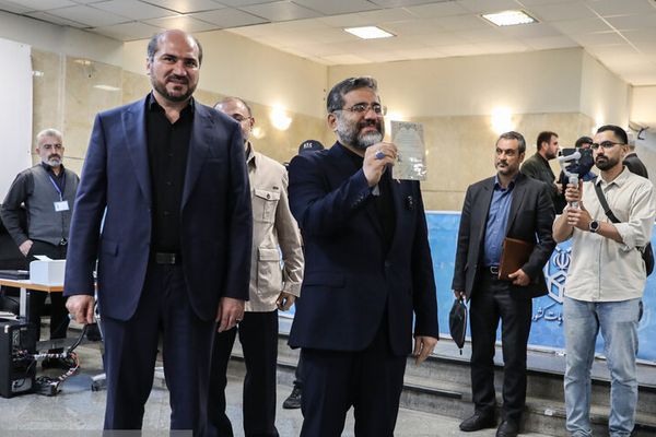 Which Presidential Candidate Has the Backing of Raisi’s Cabinet?