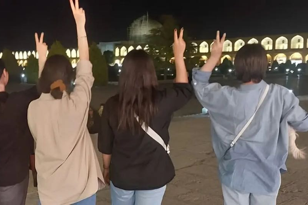 في ذكرى الانتفاضة.. الأمن الإيراني يعتقل العشرات من المواطنين والفنانين المطالبين بالعدالة