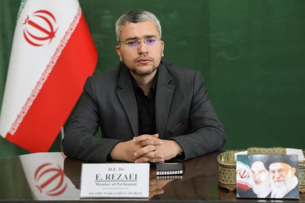 برلماني إيراني: إذا وُجّهت ضربة إلى إيران سنعيد المنطقة بأسرها إلى العصر الحجري