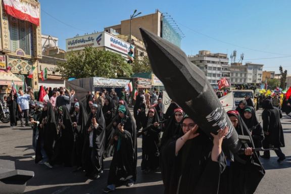 حضور کودکان و نوجوانان در رزمایش «جانفدایان ایران» در تهران، ۲۷ شهریور ۱۴۰۵