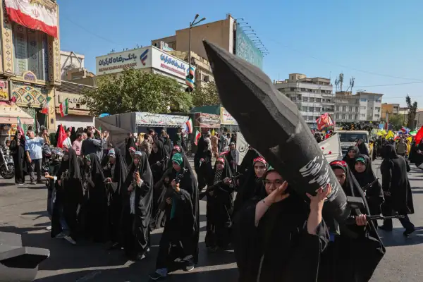 در آستانه سال تحصیلی جدید، نظامیسازی مدارس در ایران تشدید شده است