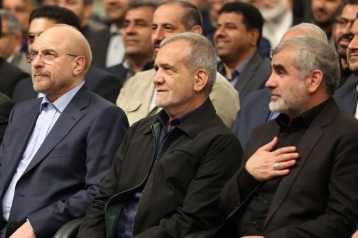 علی نیکزاد در کنار مسعود پزشکیان و محمدباقر قالیباف