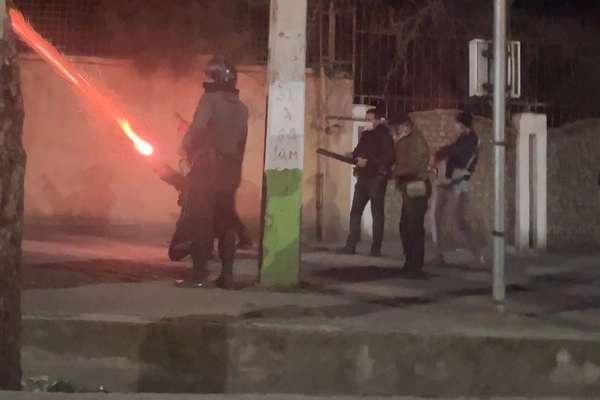 پیام مخاطب: مردم در بازار رشت یا در آتش یا با شلیک ماموران کشته شدند