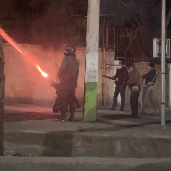 متحدث مكتب خامنئي يصف تدخل القوات الخاصة بأنه "نصح وحسن معاملة" تجاه المتظاهرين