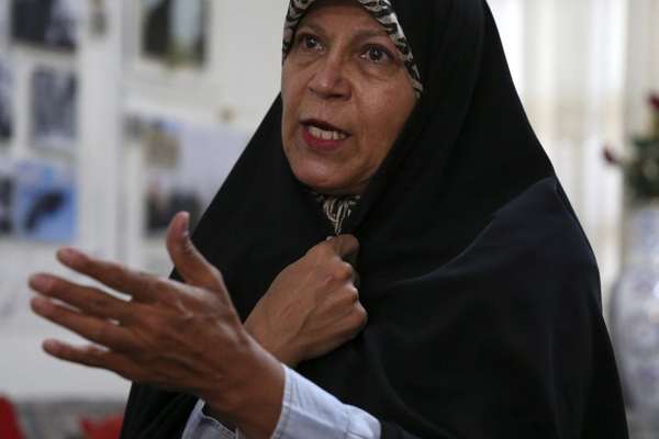 فائزة هاشمي للإصلاحيين: لا تشاركوا في انتخابات صورية.. ولا تقعوا في فخ "حماية النظام"
