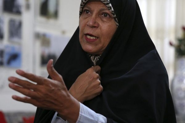 فائزة هاشمي للإصلاحيين: لا تشاركوا في انتخابات صورية.. ولا تقعوا في فخ "حماية النظام"