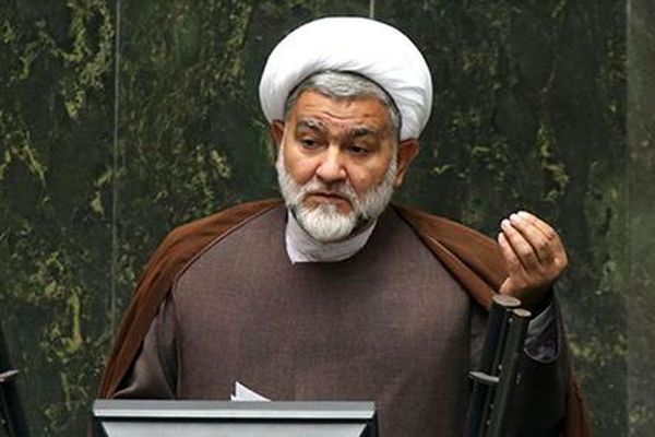 Iranian Lawmaker Says Tehran Might Close Hormuz If US Intervenes