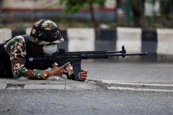 معترضان جوان نپالی و ارتش این کشور برای تعیین نخستوزیر موقت گفتوگو میکنند