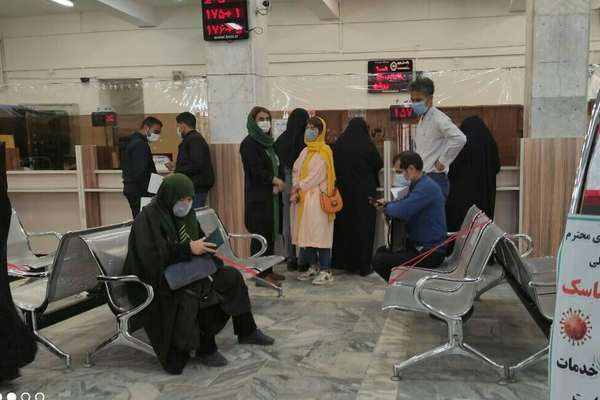 Iranian Banks Limit Cash Withdrawals As Financial Crisis Bites