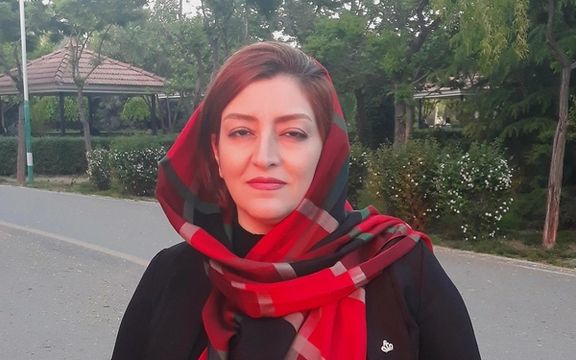 خواهر نیکا شاکرمی از بازداشت چند ساعته و آزادی مادرش، نسرین شاکرمی خبر داد