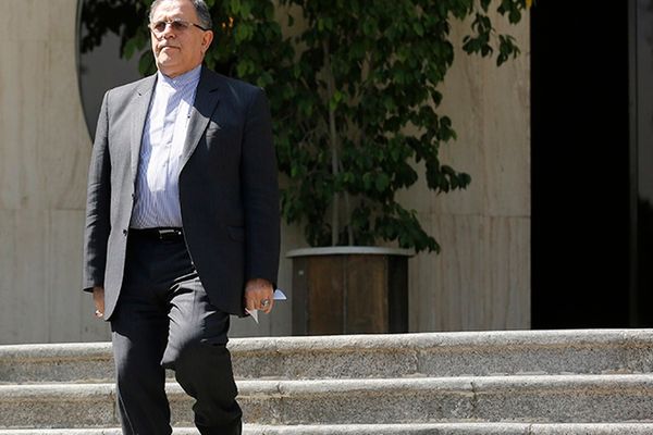 الحكم على المدير السابق للبنك المركزي الإيراني بالسجن 10 سنوات