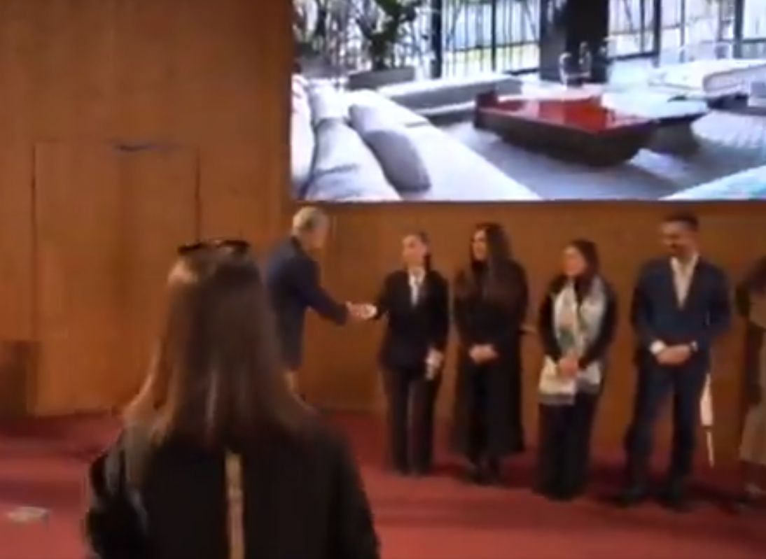 برخورد با افراد دخیل در مراسم اهدای جایزه معماری به‌دلیل تن ندادن به حجاب اجباری