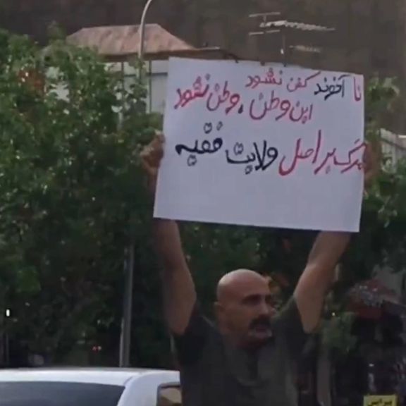 بیخبری از وضعیت حمید حاج جعفر کاشانی پس از بازداشت بهدلیل سر دادن شعار علیه خامنهای