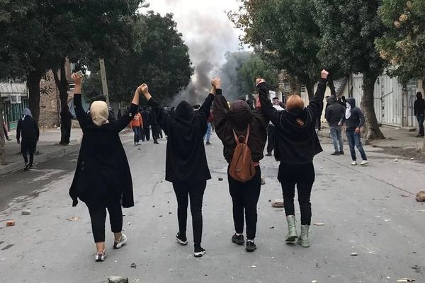 "حقوق الإنسان" الإيرانية: مقتل ما لا يقل عن 342 شخصا بينهم 43 طفلا خلال الانتفاضة الشعبية