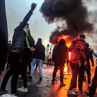 آبان ۹۸؛ نقطه عطفی در گذار از اعتراضهای اجتماعی به جنبش انقلابی