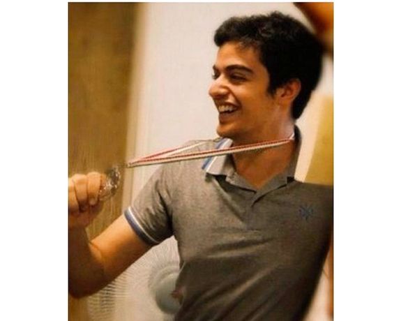 وکیل علی یونسی، دانشجوی زندانی، از نگهداری او در یک سلول با قاچاقچی مواد مخدر خبر داد