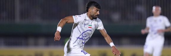 سرپرست استقلال: دختری که رامین رضاییان را در آغوش کشید، ماموران به اتوبوس راه دادند