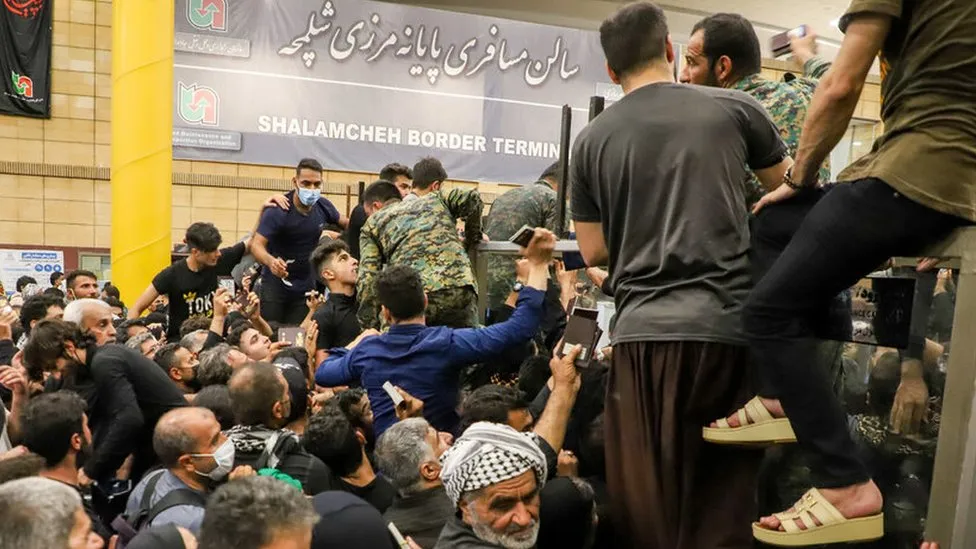 Pilgrims crowd at the Shalamcheh Border Terminal on the Iran-Iraq border during Arbaeen. (Undated)