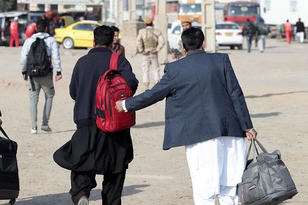 رسانه نزدیک به خامنهای: اخراج افغانستانیها تاثیری بر قیمت نان نگذاشت