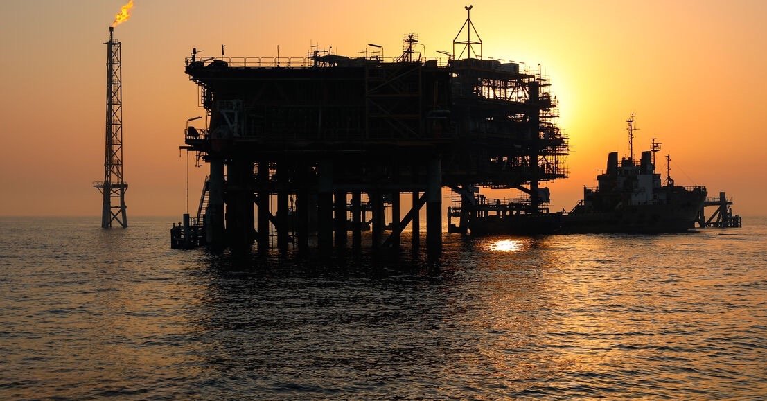 Iran loses ground in oil market as neighbors rebound