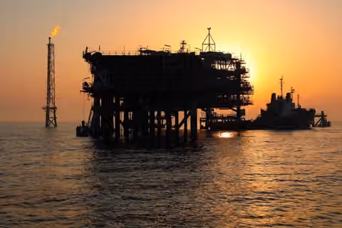 Iran loses ground in oil market as neighbors rebound