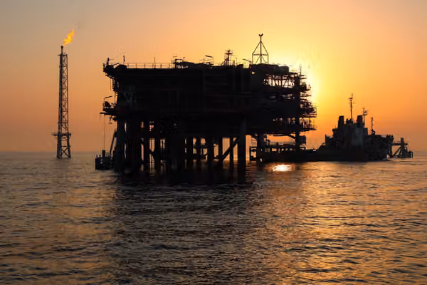 Iran loses ground in oil market as neighbors rebound