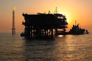 Iran loses ground in oil market as neighbors rebound