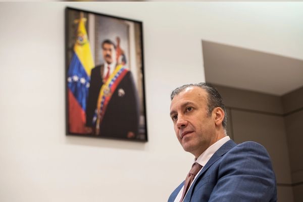الرئيس الفنزويلي ينوي إقالة وزير النفط المقرب من إيران