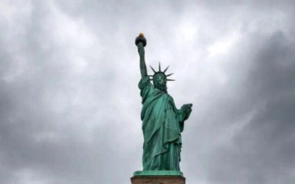 امام جمعه ارومیه: آمریکا باید مجسمه آزادی را تخریب کند