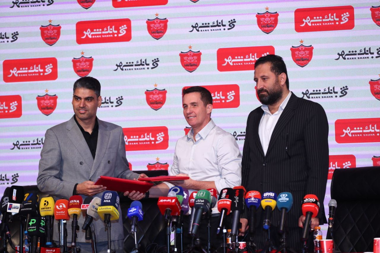 با حضور مراسم معارفه؛ اوسمار ویرا به طور رسمی سرمربی پرسپولیس شد