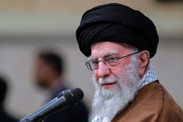 خامنئي يهدد:إضعاف عزيمة الشعب "جرم" ويجب التعامل مع الإعلام الفارسي بالخارج بطريقة مختلفة