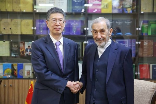 مستشار خامنئي لسفير الصين: السياسة الخارجية الإيرانية لن تتغير بفوز ترامب