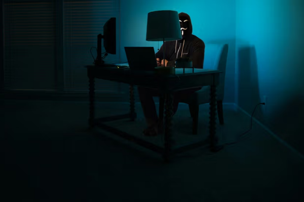 قراصنة إيرانيون مجهولون استهدفوا باحثين أمريكيين عبر رسائل بريد إلكتروني مزيفة