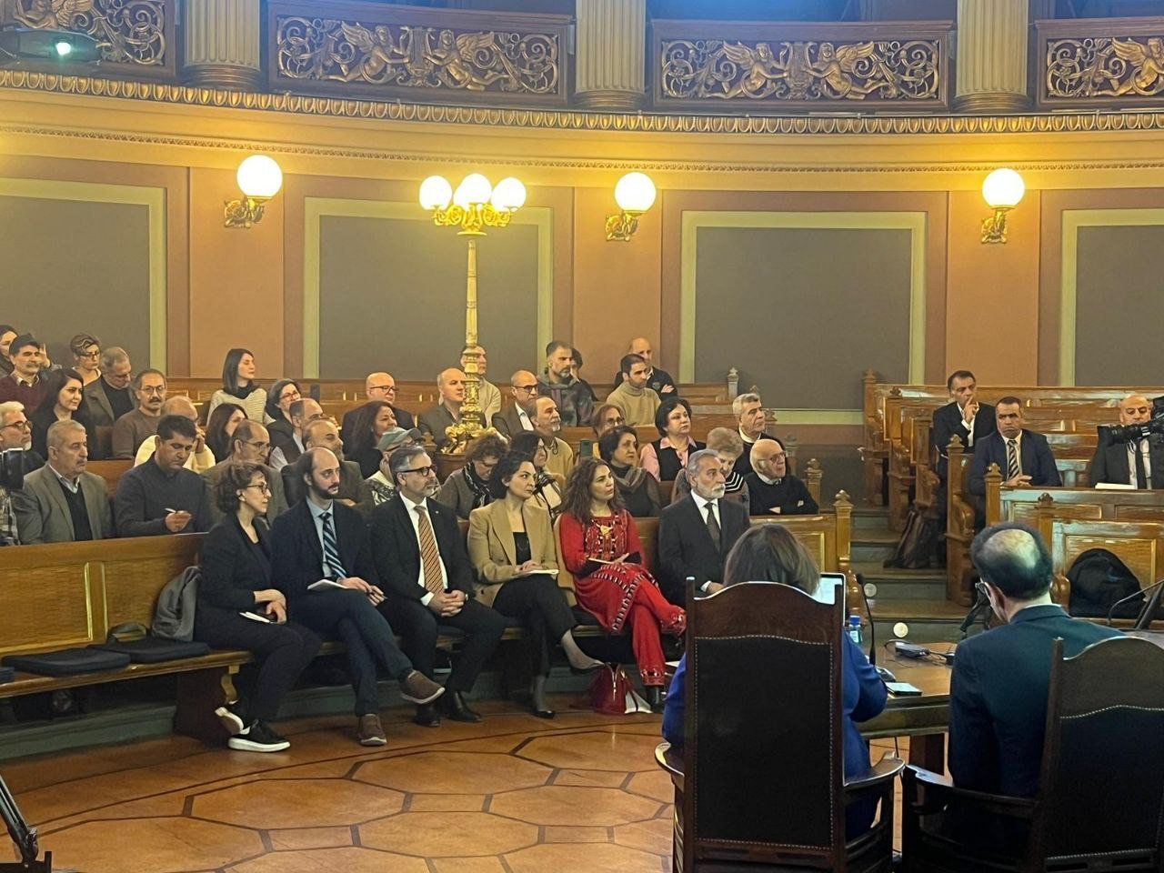 نشستی برای بررسی اولویت‌های حقوق بشری در گذار به سمت دموکراسی در ایران