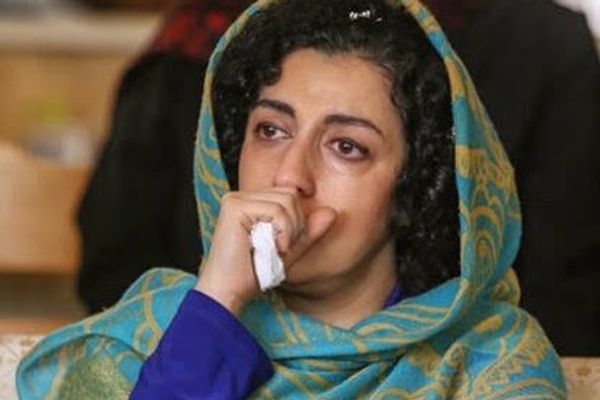 "العفو الدولية" تؤكد تعرض الناشطة الإيرانية نرجس محمدي للتعذيب وتدعو للإفراج الفوري عنها