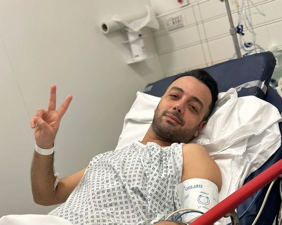 أول صورة لمذيع قناة "إيران إنترناشيونال" بعد تعرضه لحادث طعن في لندن