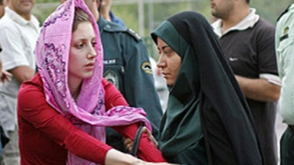 "مقر الأمر بالمعروف" الإيراني: اعتقال 300 من قيادات معارضي الحجاب الإجباري