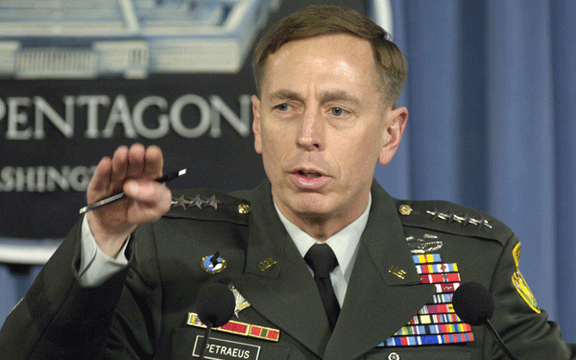 بترايوس: الهجوم على إيران سيشمل المنشآت النووية والدفاعات الجوية والقواعد الصاروخية